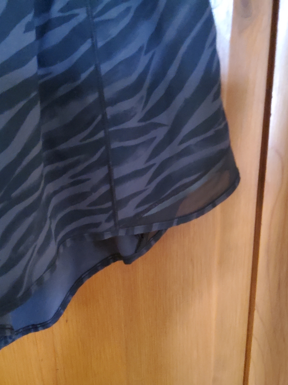 Lululemon Hotty Hot Low Rise Lined Short Size 10 EUC - Picture 7 of 8